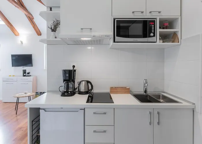 The Charm Σπλιτ