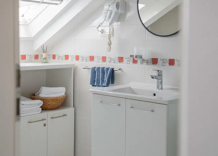 The Charm Σπλιτ