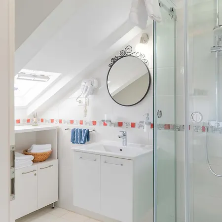 The Charm Daire Split